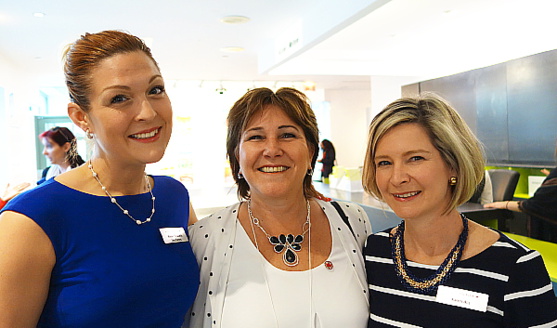 Alexie Elizabeth Deschênes, Debbie Groulx et Karen Acs, chefs de service ventes d'Air Canada. Alexie Elizabeth Deschênes, Debbie Groulx et Karen Acs, chefs de service ventes d'Air Canada.