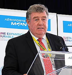 le président et directeur général d’Aéroports de Montréal, James C. Cherry