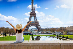 Bilan touristique de l’année 2025 : Avec 102 millions de visiteurs, la France, pays le plus visité du monde, enregistre une nouvelle hausse massive de ses recettes touristiques (+9%)