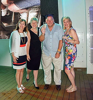 Benoit Beauchamps, académicien, photographe et conseiller Club Voyages Dumoulin accompagné de Marie-José Ouellette et Danielle Durocher, TDC Montréal et Susan Bowman, TDC Toronto Benoit Beauchamps, académicien, photographe et conseiller Club Voyages Dumoulin accompagné de Marie-José Ouellette et Danielle Durocher, TDC Montréal et Susan Bowman, TDC Toronto