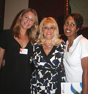 Sarah Jensen, Directrice marché A. du nord pour Creole Travel Service, Evelyn Cassis, présidente de Voyages Cassis et Ruth Zelleke, Directrice des ventes pour Air Seychelles.