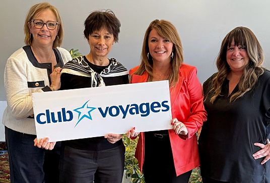 Caroline Trépanier (Directrice générale) Christine Thibault (ex-propriétaire Club Voyages St-Sauveur) Julie Carpentier (propriétaire Club Voyages Mille et une nuits) et Dina Guadagno (Coordonnatrice des opérations)