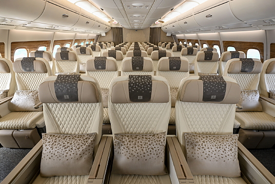 La classe Premium Economy en configuration 3-2-3 dans le pont supérieur de l'A380