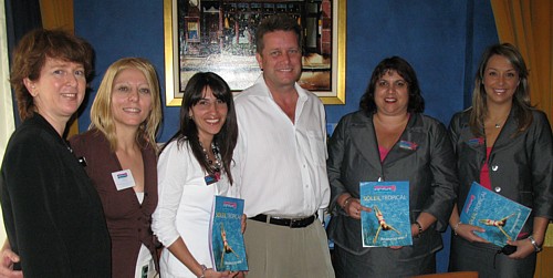 L'équipe de Vacances Signature: Michèle Grenier, Mary Aversa, Franca Corvino, Mike Price, Sophie Chagnon et Katia Laflamme L'équipe de Vacances Signature: Michèle Grenier, Mary Aversa, Franca Corvino, Mike Price, Sophie Chagnon et Katia Laflamme