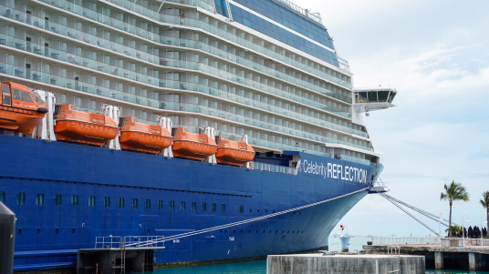 Le Celebrity Reflection