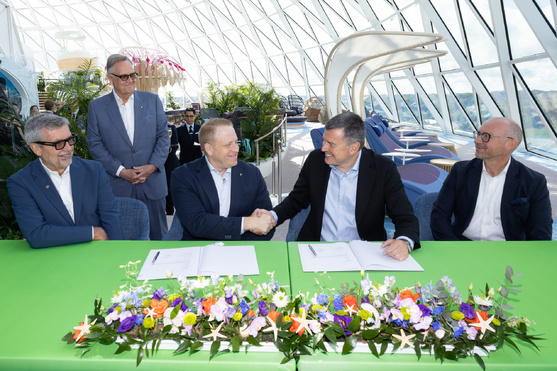 Legend of the Seas de Royal Caribbean a officiellement rejoint la gamme révolutionnaire de la marque de vacances avec une célébration de livraison au chantier naval Meyer Turku à Turku, Finlande, aux côtés du président et directeur général de Royal Caribbean Michael Bayley ; Jason Liberty, président et PDG du Royal Caribbean Group ; EVP de la division maritime et de la construction neuve, Harri Kulovaara, Royal Caribbean Group ; Le PDG de Meyer Turku, Casimir Lindholm, et le directeur général adjoint Ville Saksi. Les nouvelles vacances sont désormais prêtes pour leurs débuts le 4 juillet avec des vacances de 7 nuits en Méditerranée occidentale avant de partir pour Fort Lauderdale, en Floride, en novembre 2026.