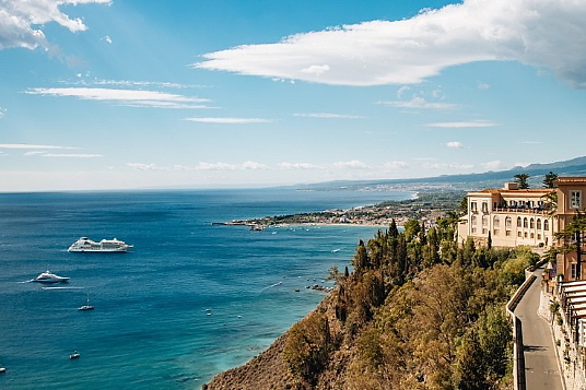 Des ports de yachts aux régions polaires, la Collection Ruby commémore le jubilé rubis de Seabourn avec des croisières Yachtsman, des itinéraires nouvellement conçus et des voyages remarquables