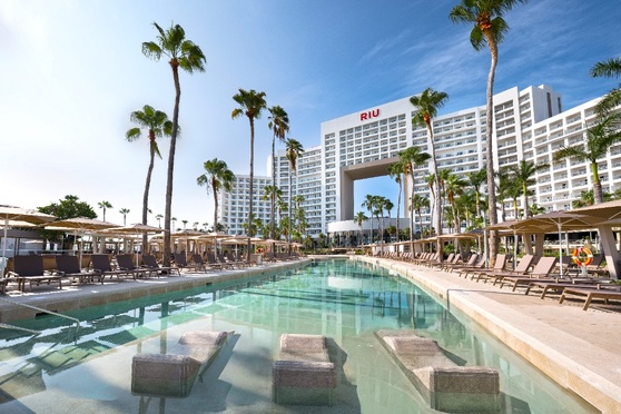RIU réinvente l'emblématique Hotel Riu Palace Peninsula de Cancún grâce à une rénovation en profondeur