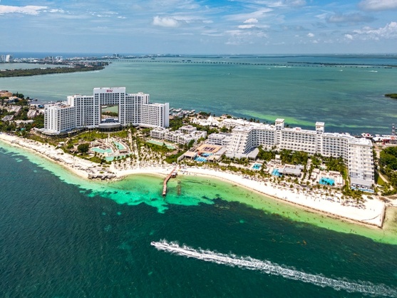 RIU réinvente l'emblématique Hotel Riu Palace Peninsula de Cancún grâce à une rénovation en profondeur