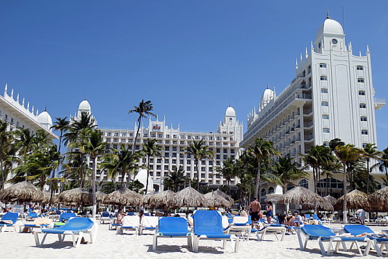 Vue du Riu Palace Aruba depuis sa plage. Vue du Riu Palace Aruba depuis sa plage.