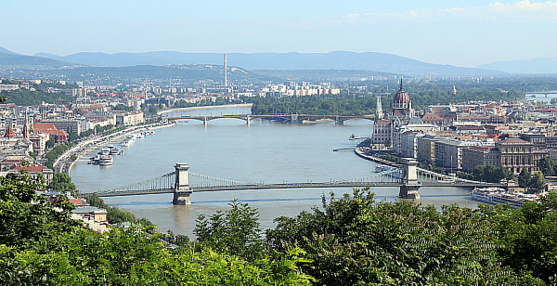 Budapest, surnommée la "perle du Danube"