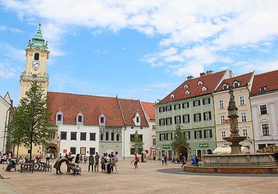 Bratislava : Place de l'ancien Hôtel de ville Bratislava : Place de l'ancien Hôtel de ville