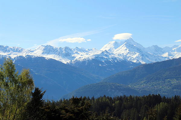 Le Valais nous place aux premières loges pour admirer les hauts sommets suisses .