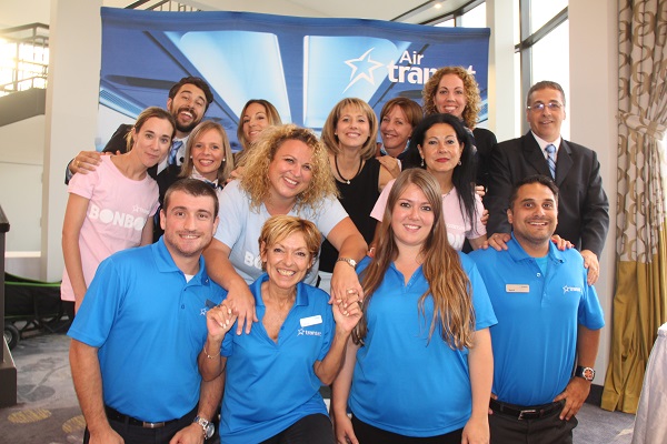 Toute l'équipe de Transat, visiblement ravie du succès de la journée. Toute l'équipe de Transat, visiblement ravie du succès de la journée.