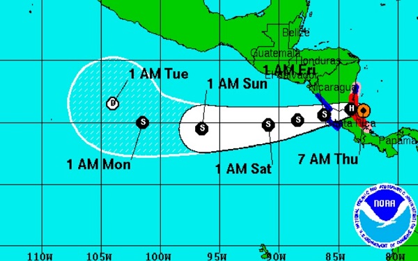 Otto se mue en ouragan en route vers le Costa Rica et le Nicaragua