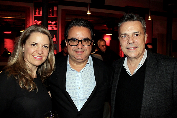 Anick Dupuis, Voyages en direct Frank DeMarinis, Président et chef de la direction, TravelBrands. Richard Villeneuve, Voyages en direct. Anick Dupuis, Voyages en direct Frank DeMarinis, Président et chef de la direction, TravelBrands. Richard Villeneuve, Voyages en direct.