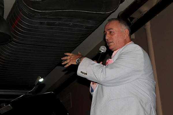 Graham Hawkins du Blue Water Resort & Spa à Antigua. Graham Hawkins du Blue Water Resort & Spa à Antigua.