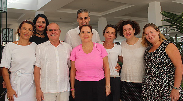 L'équipe de Transat, en compagnie de leurs partenaires de l'hôtel Valentin Perla Blanca