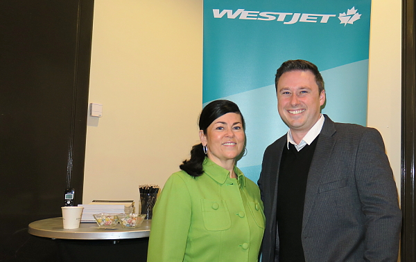 Nathalie Guay directrice exécutive de Réseau Ensemble et Christian Roussin, directeur développement des affaires de Westjet Nathalie Guay directrice exécutive de Réseau Ensemble et Christian Roussin, directeur développement des affaires de Westjet