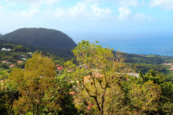 Basse-Terre, beaucoup plus montagneuse que sa voisine Grande-Terre