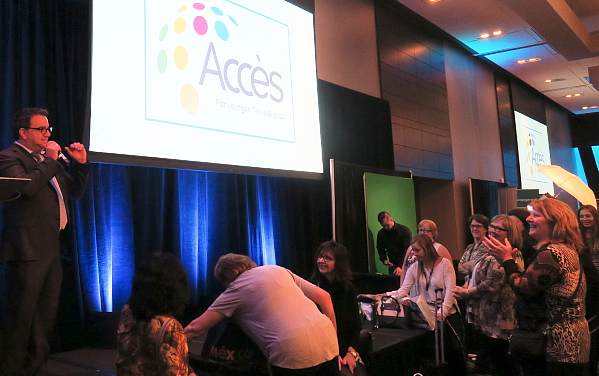 Frank De Marinis s'adresse à l'assistance. Frank De Marinis s'adresse à l'assistance.