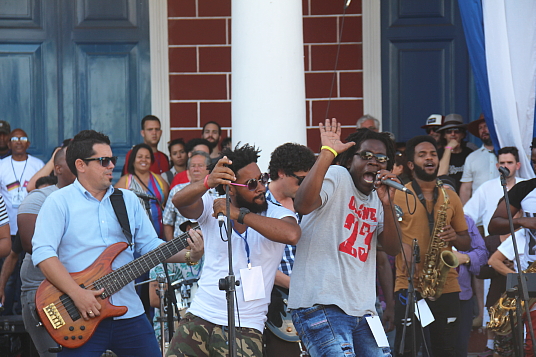 Cette année, le FIT Cuba se déroulait au même moment que le festival populaire "Les Romerias de Mayo", qui met en vedette la culture de Cuba et de certains pays invités