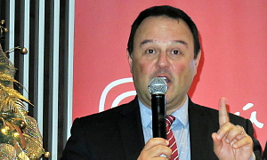 Virgilio Russo du service des ventes d'Air Canada Virgilio Russo du service des ventes d'Air Canada