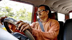 Un chauffeur de taxi de Calcutta renonce au klaxon pendant 18 ans 