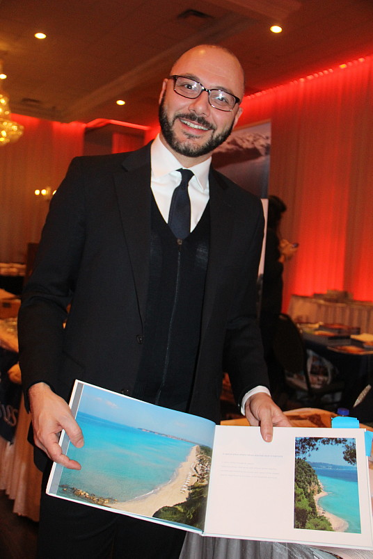 Akis Schinas, représentant des ventes Amérique du nord pour Ikos Resorts