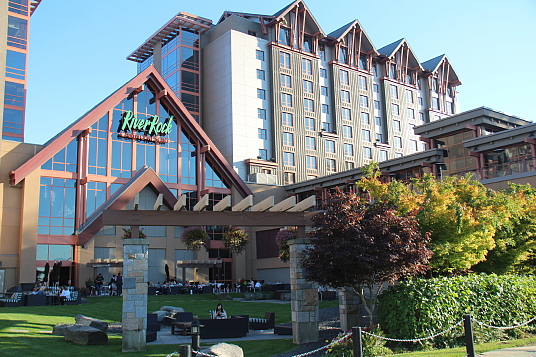 Le River Rock Casino Resort, à Richmond, situé au confluent de la rivière Fraser