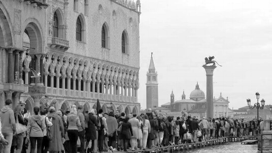 Venise va tenter de séparer touristes et habitants ce week-end