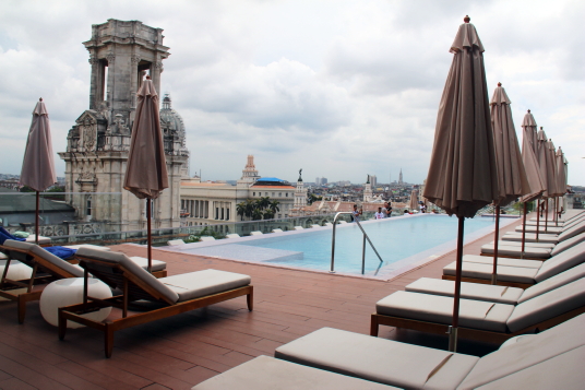 La terrasse du nouvel hôtel Manzana Kempinski à La Havane