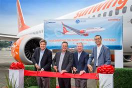 John L. Plueger : Président-directeur général d’Air Lease Corporation; Mark Williams : Président de Sunwing Airlines; Matthew J Hart : Président d’Air Lease Corporation, Comité de vérification; Comité de gouvernance; et Tobias Lutterodt : Directeur des ventes de The Boeing Company John L. Plueger : Président-directeur général d’Air Lease Corporation; Mark Williams : Président de Sunwing Airlines; Matthew J Hart : Président d’Air Lease Corporation, Comité de vérification; Comité de gouvernance; et Tobias Lutterodt : Directeur des ventes de The Boeing Company