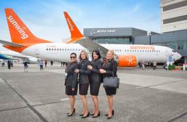 C’est l’équipage de Montréal qui a pris soin des passagers pendant le vol.  Les membres de l’équipage étaient : Marie-Ève Rivard Cartier, Rowena Mascarinas, Maryan Cotter et Directrice de vol, Magali de Marre. C’est l’équipage de Montréal qui a pris soin des passagers pendant le vol.  Les membres de l’équipage étaient : Marie-Ève Rivard Cartier, Rowena Mascarinas, Maryan Cotter et Directrice de vol, Magali de Marre.