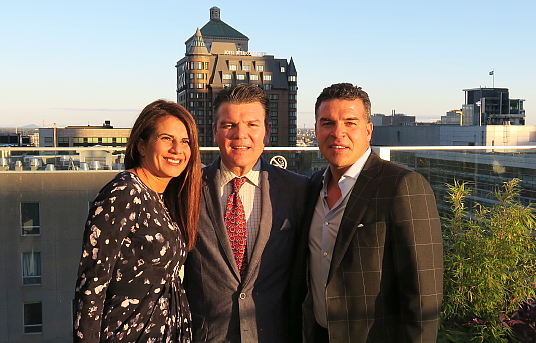 Fernanda Rosas directrice du CPTM, Oscar Perez Barros, ministre du Tourisme de l'état de Sinaloa et Éric Rodriguez vice-président développement des partenariats de Sunwing.