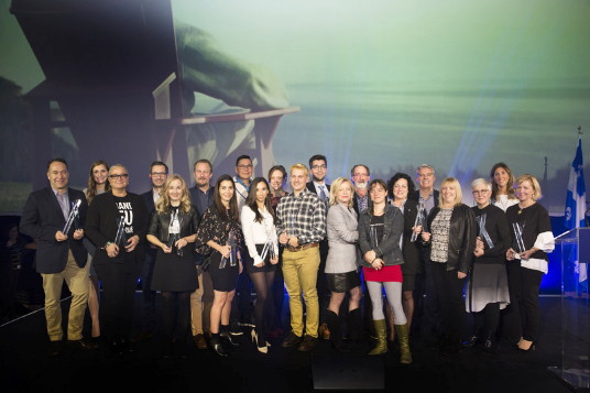 Les lauréats de la deuxième édition des Prix excellence tourisme en compagnie de la nouvelle ministre du Tourisme, Caroline Proulx. (Groupe CNW/Alliance de l'industrie touristique du Québec)