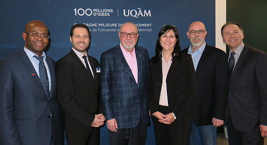 Komlan Sedzro, doyen de l’ESG UQAM; Marc-Antoine Vachon, cotitulaire de la Chaire de tourisme; Jean-Marc Eustache, président et chef de la direction de Transat A.T. inc.; Magda Fusaro, rectrice de l'UQAM; Paul Arseneault, titulaire de la Chaire de tourisme et Pierre Bélanger, directeur général de la Fondation.