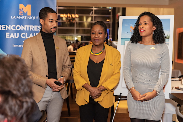 Dimitri Derigent et Ingrid Labeau du CMT à Montréal, entourent Muriel Wiltord directrie zone Amériques du CMT. crédit photo : cmt-David Giral