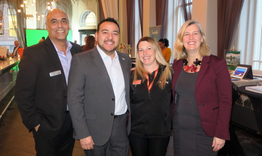 Gustavo Moor (Sunwing ); Rod Hanna (tourisme Sainte Lucie) ; Roxanne Auger Hamelin et Marie-Josée Carrière de Sunwing