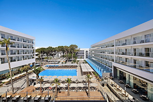 RIU inaugure le nouveau Riu Playa Park à Majorque RIU inaugure le nouveau Riu Playa Park à Majorque