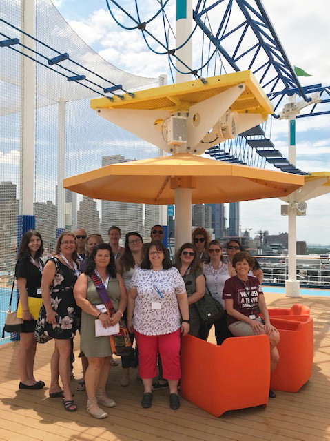 Des agents du Québec visitent le Carnival Sunrise à New York