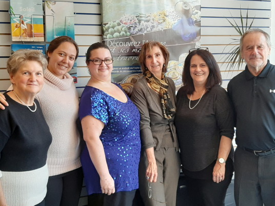 Diane Bourret, conseillère; Emeline Cousineau, directrice; Djabrina Tilmatine, conseillère; Rose de Luca, conseillère; Sylvie Delisle, copropriétaire; Réal Ares, copropriétaire