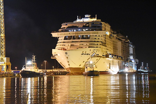 Le MSC Virtuosa mis à flot. (crédit photo © Bernard Biger – Chantiers de l’Atlantique)