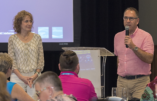 Louise Fecteau, directrice générale et Joseph Adamo, chef de la distribution de Transat et président de Transat Distribution Canada.