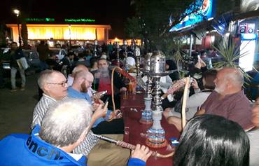 On a eu beaucoup de fun en fumant la shisha au Souk à Assouan