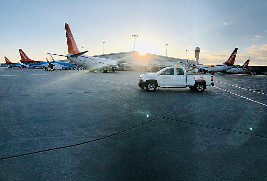 Les avions de Sunwing à l'aéroport Pearson de Toronto ce matin se préparant au décollage avant les vols de rapatriement.