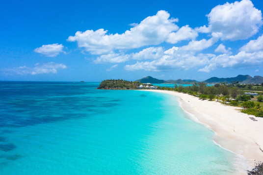Ffryes Beach, avec l’aimable autorisation de l’Autorité du tourisme d’Antigua-et-Barbuda