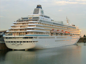 Le Crystal Symphony dans le Port de Montréal (archives jmv)