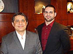 Sam Char, directeur exécutif et xxxxxxxxx corrdonnateur aux ventes du Groupe de Voyages Sunwing Sam Char, directeur exécutif et xxxxxxxxx corrdonnateur aux ventes du Groupe de Voyages Sunwing