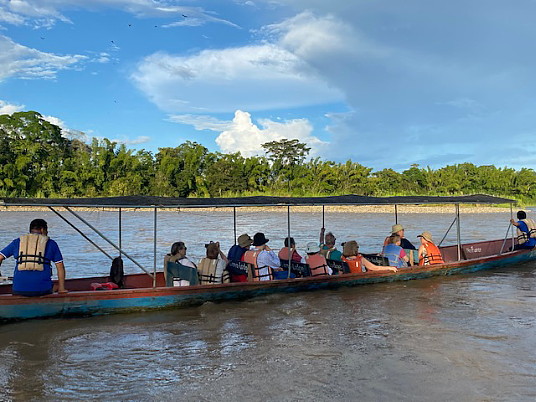 Sur le Rio Arajuno en Amazonie